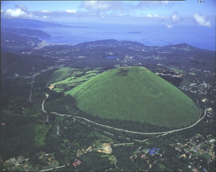 伊東のシンボル大室山